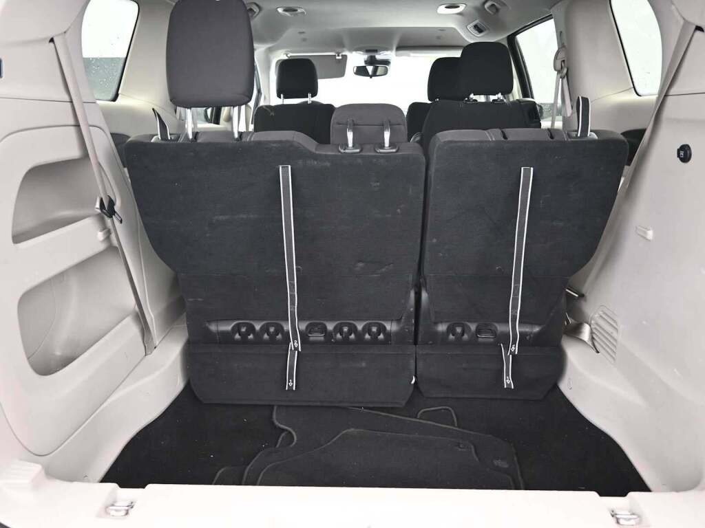 2024 Chrysler Voyager LX