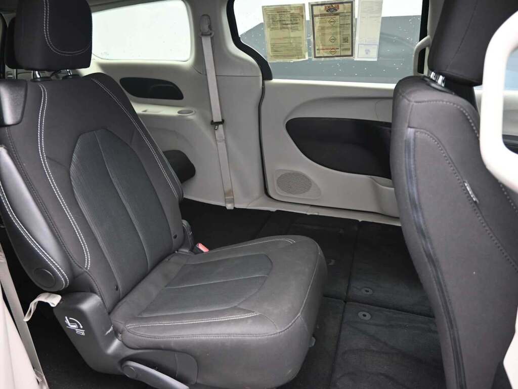 2024 Chrysler Voyager LX
