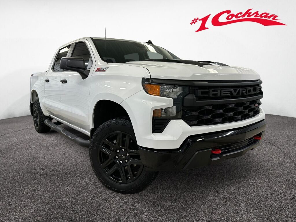 Summit White 2023 Chevrolet Silverado 1500 Custom Trail Boss Crew Cab 4WD Pickup Truck Four-Wheel Drive 8-Speed Automatic