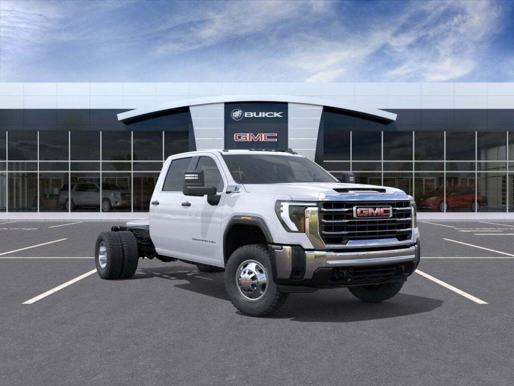 2026 GMC Sierra 4WD Crew Cab Chassis Pro's photo