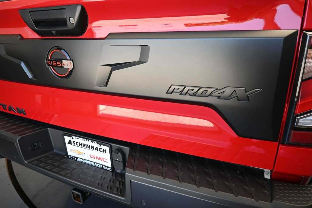 2024 Nissan TITAN Crew Cab PRO-4X 4x4