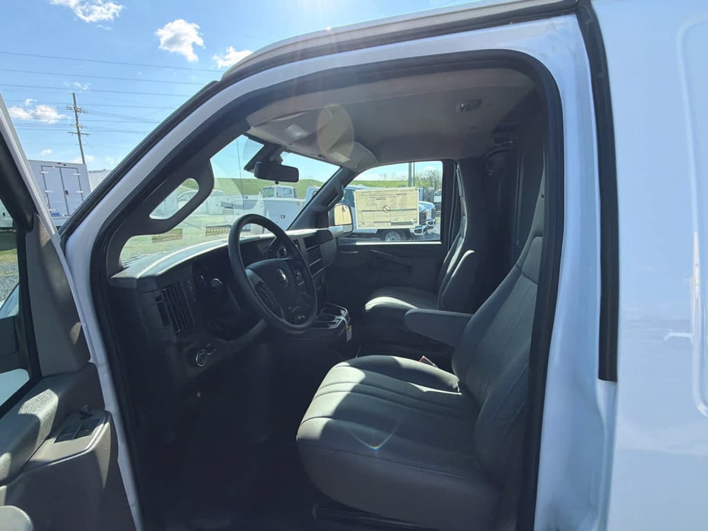 2025 Chevrolet Express Cargo RWD 2500 Regular Wheelbase WT