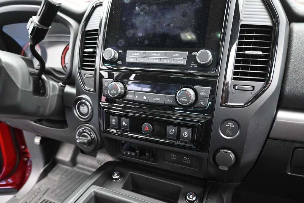 2024 Nissan TITAN Crew Cab PRO-4X 4x4