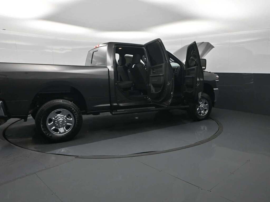 2025 Ram 2500 Tradesman Crew Cab 4x4 6'4" Box
