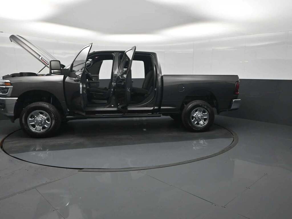 2025 Ram 2500 Tradesman Crew Cab 4x4 6'4" Box