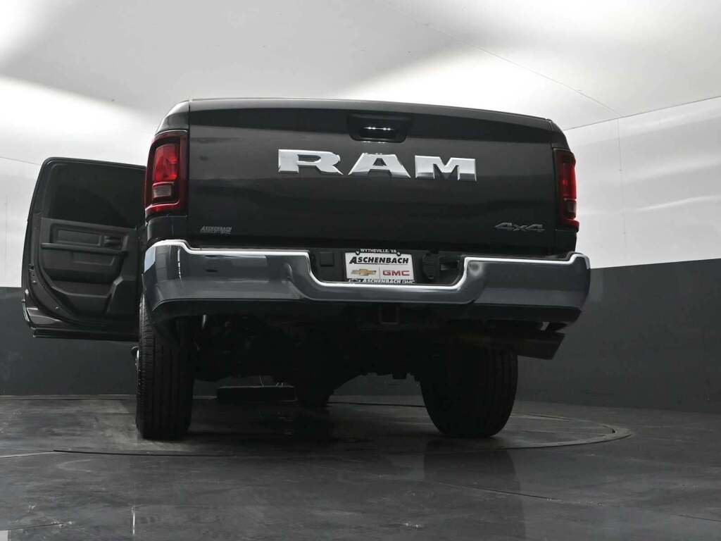 2025 Ram 2500 Tradesman Crew Cab 4x4 6'4" Box