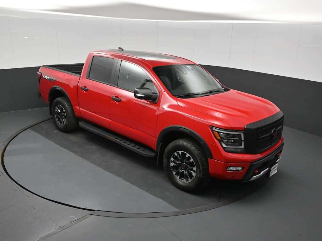 2024 Nissan TITAN Crew Cab PRO-4X 4x4