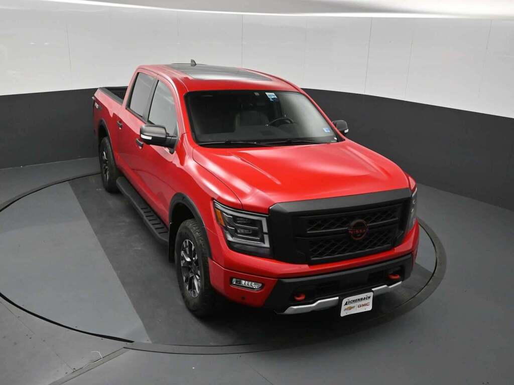 2024 Nissan TITAN Crew Cab PRO-4X 4x4