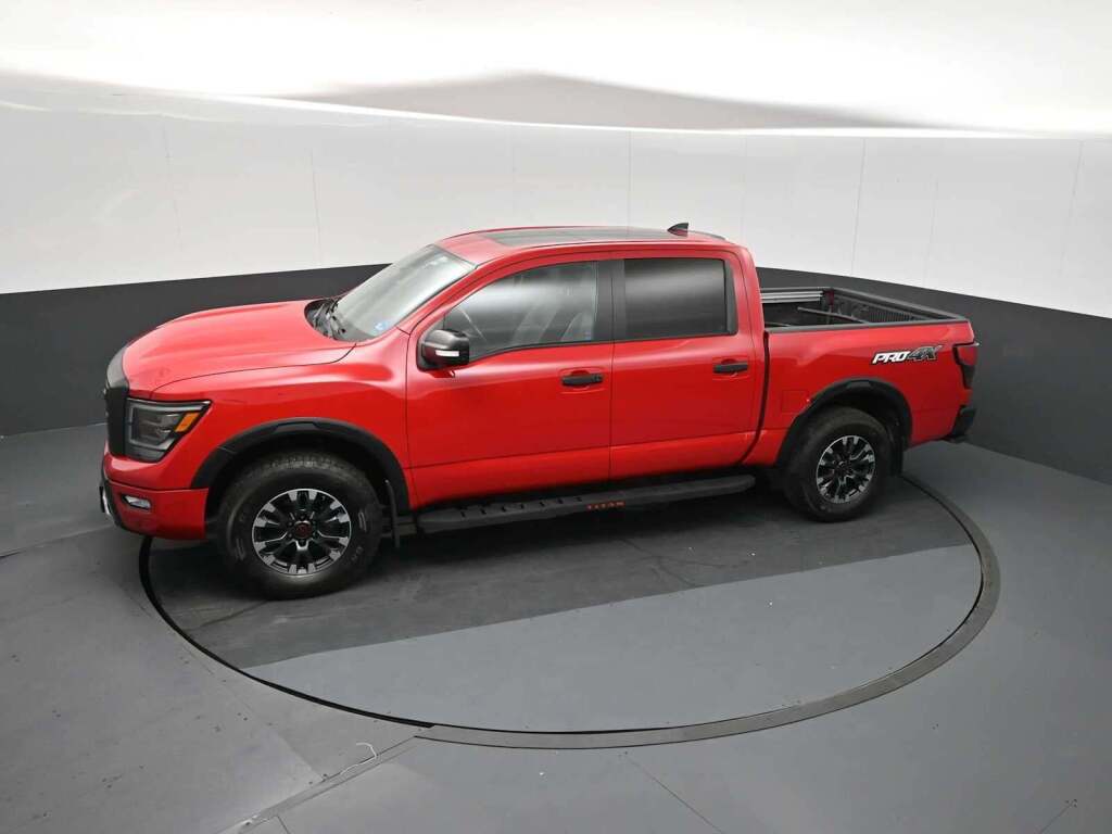 2024 Nissan TITAN Crew Cab PRO-4X 4x4