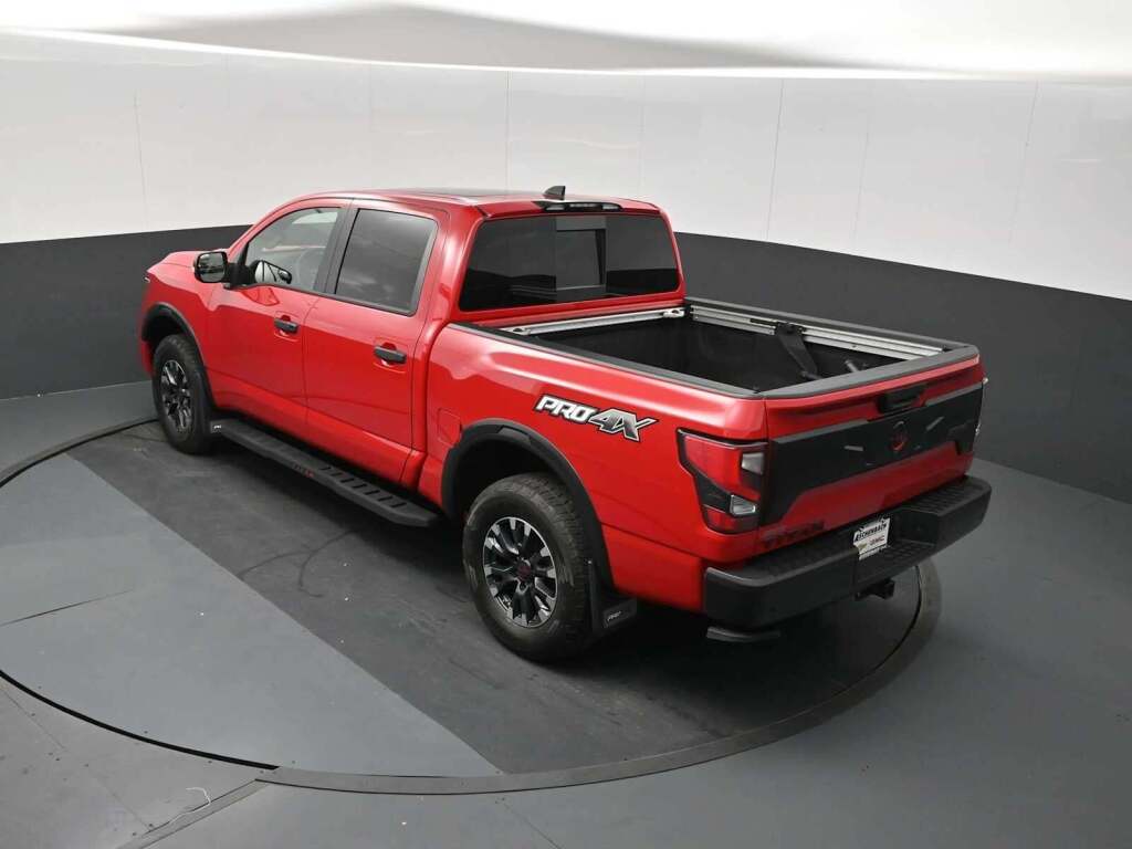 2024 Nissan TITAN Crew Cab PRO-4X 4x4