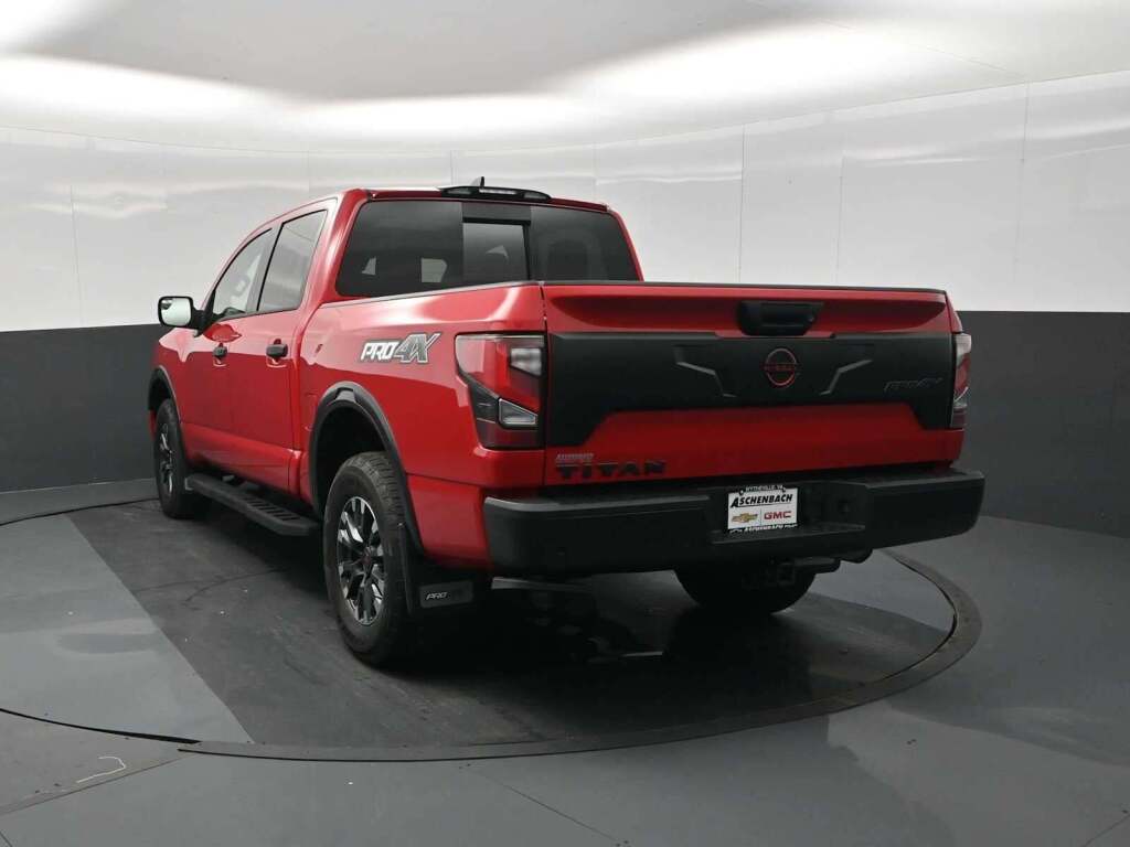 2024 Nissan TITAN Crew Cab PRO-4X 4x4