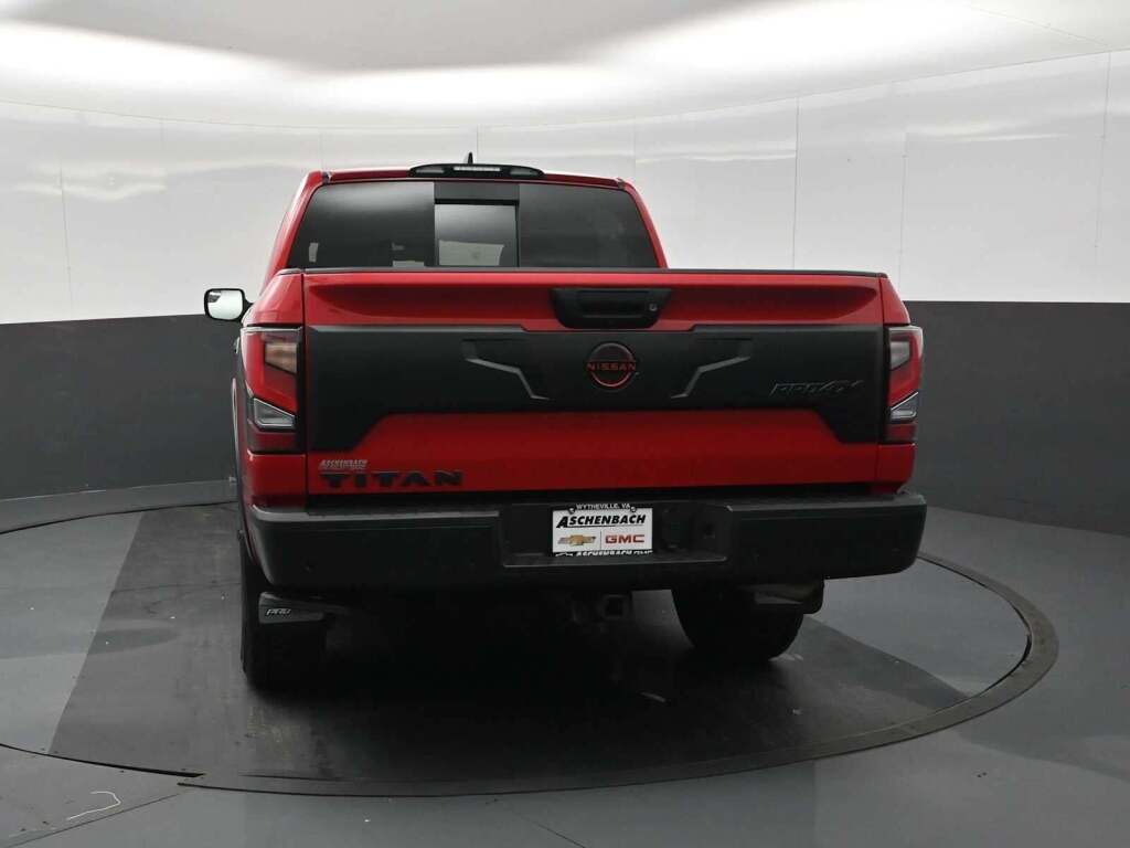 2024 Nissan TITAN Crew Cab PRO-4X 4x4