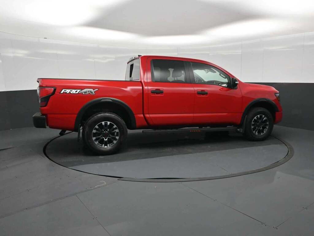 2024 Nissan TITAN Crew Cab PRO-4X 4x4