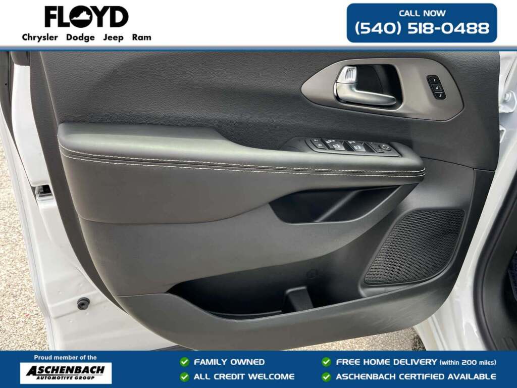 2027 Chrysler Pacifica Select