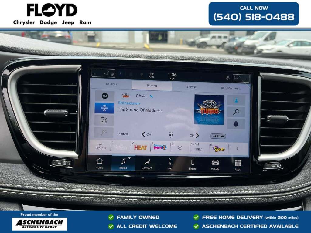 2027 Chrysler Pacifica Select