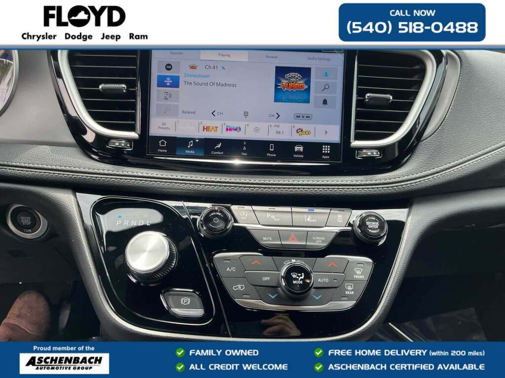 2027 Chrysler Pacifica Select