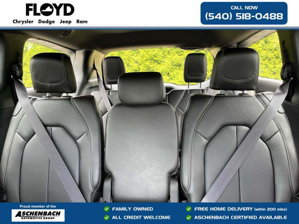 2027 Chrysler Pacifica Select