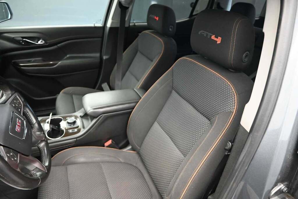 2020 GMC Acadia AWD AT4