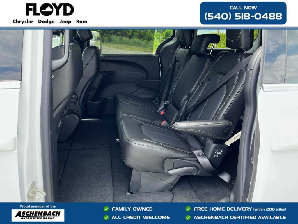 2027 Chrysler Pacifica Select