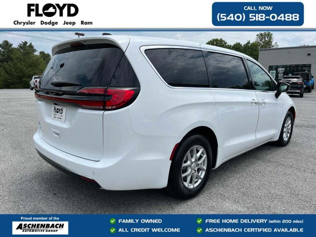 2027 Chrysler Pacifica Select