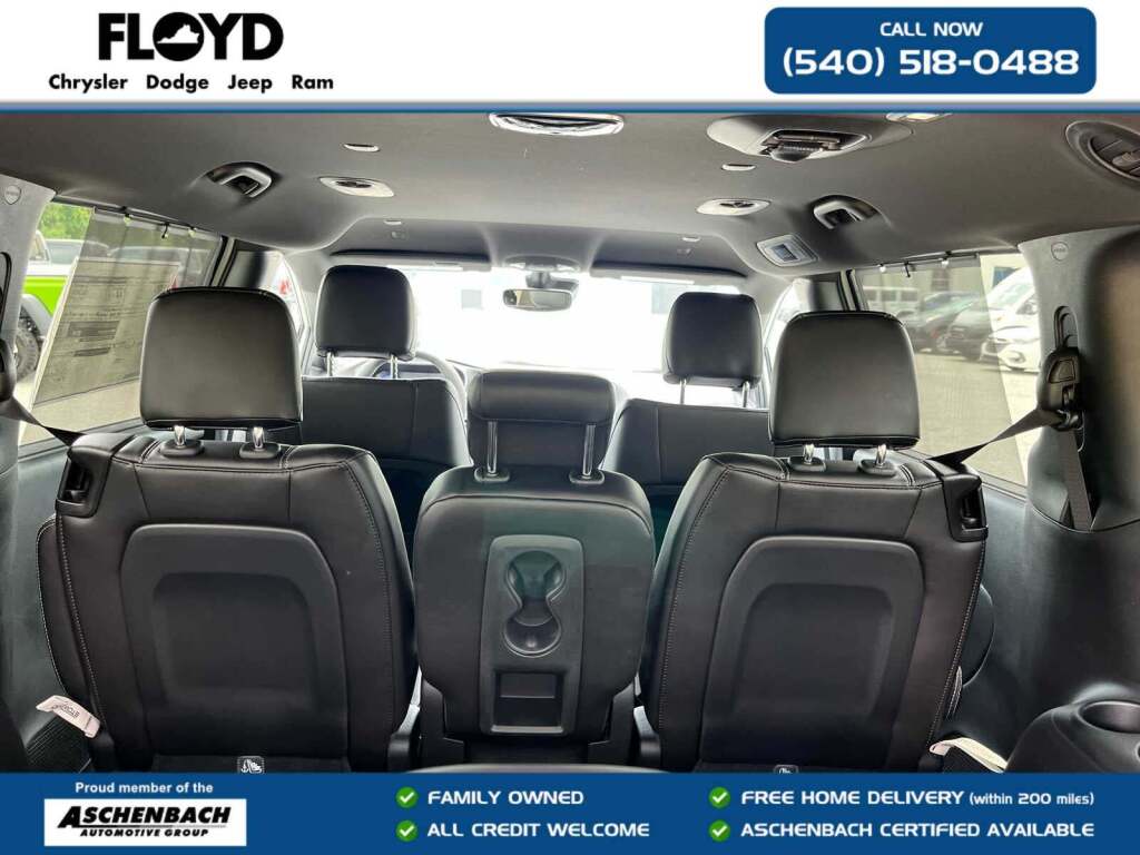 2027 Chrysler Pacifica Select