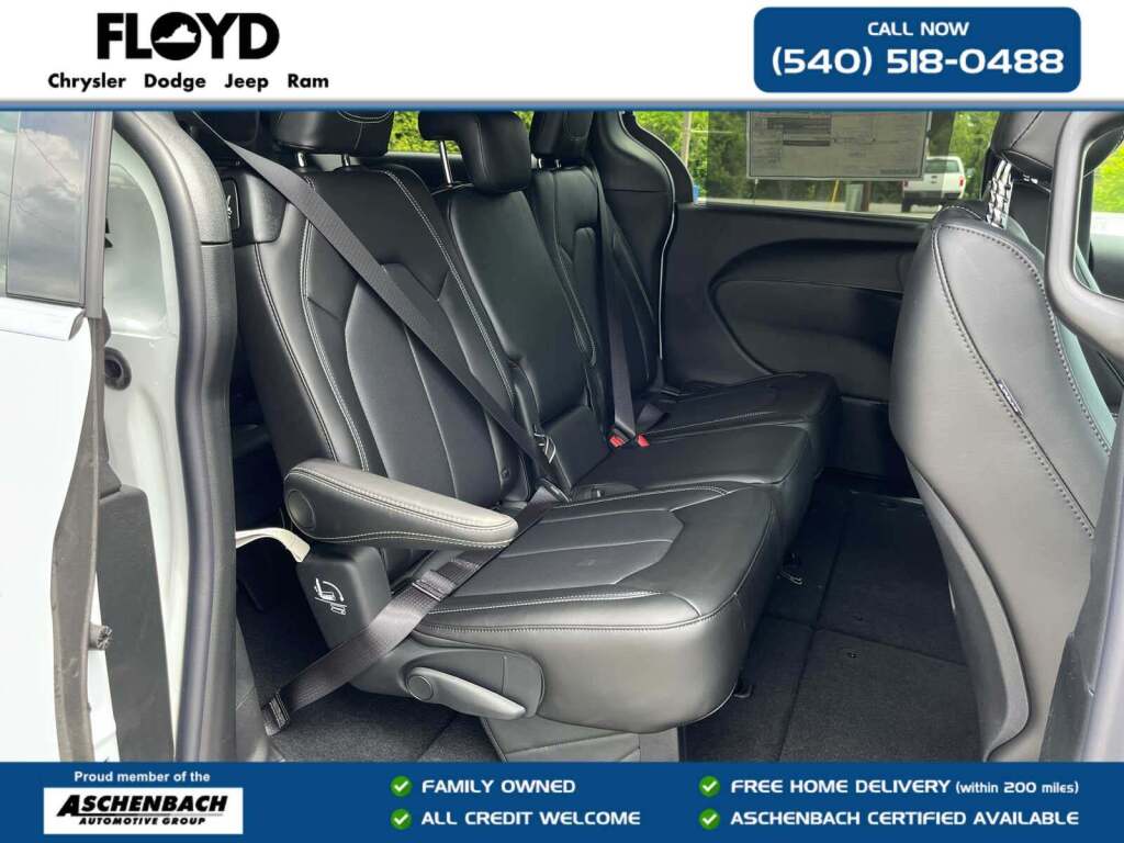 2027 Chrysler Pacifica Select