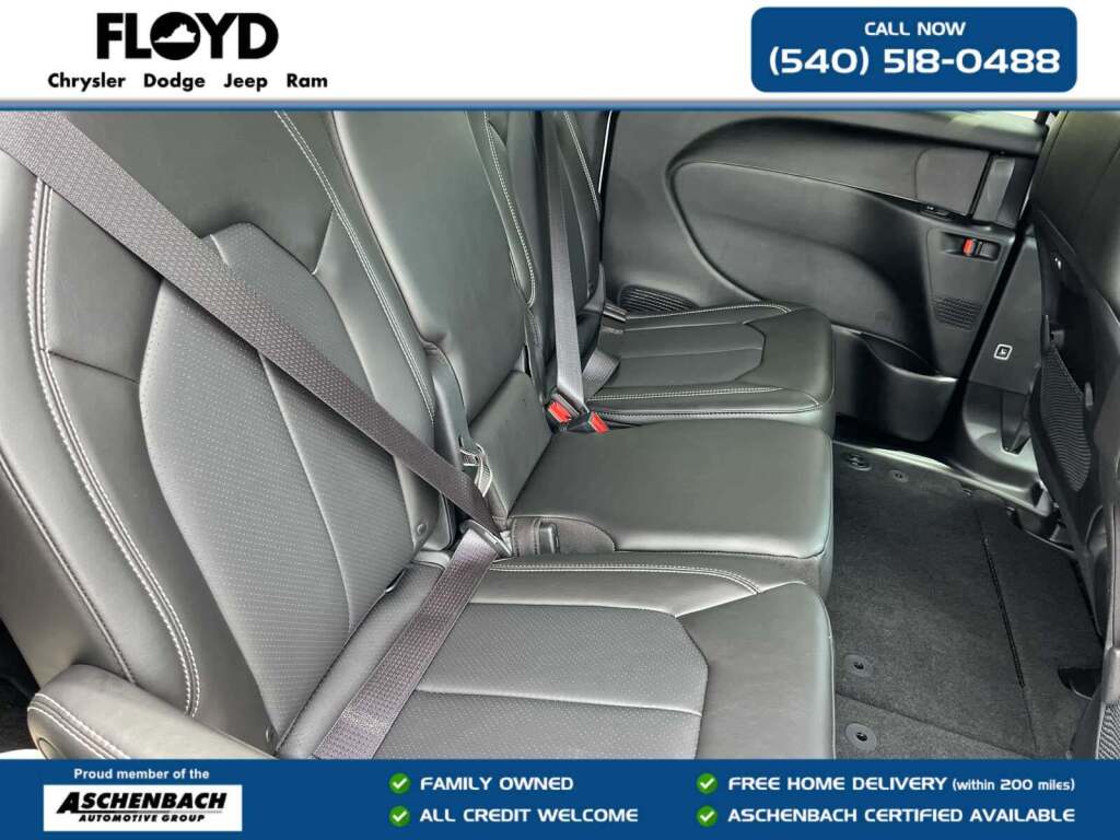 2027 Chrysler Pacifica Select