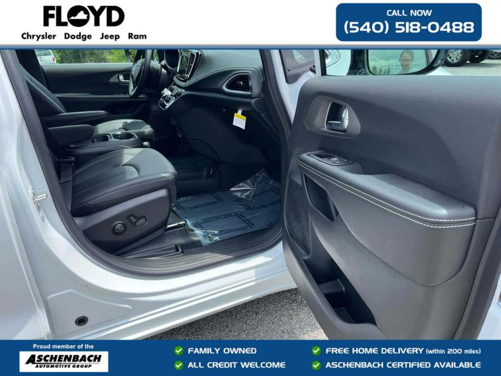 2027 Chrysler Pacifica Select