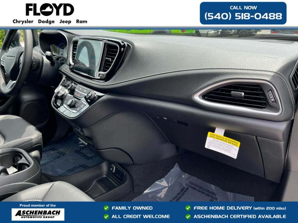 2027 Chrysler Pacifica Select