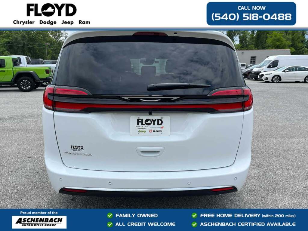 2027 Chrysler Pacifica Select