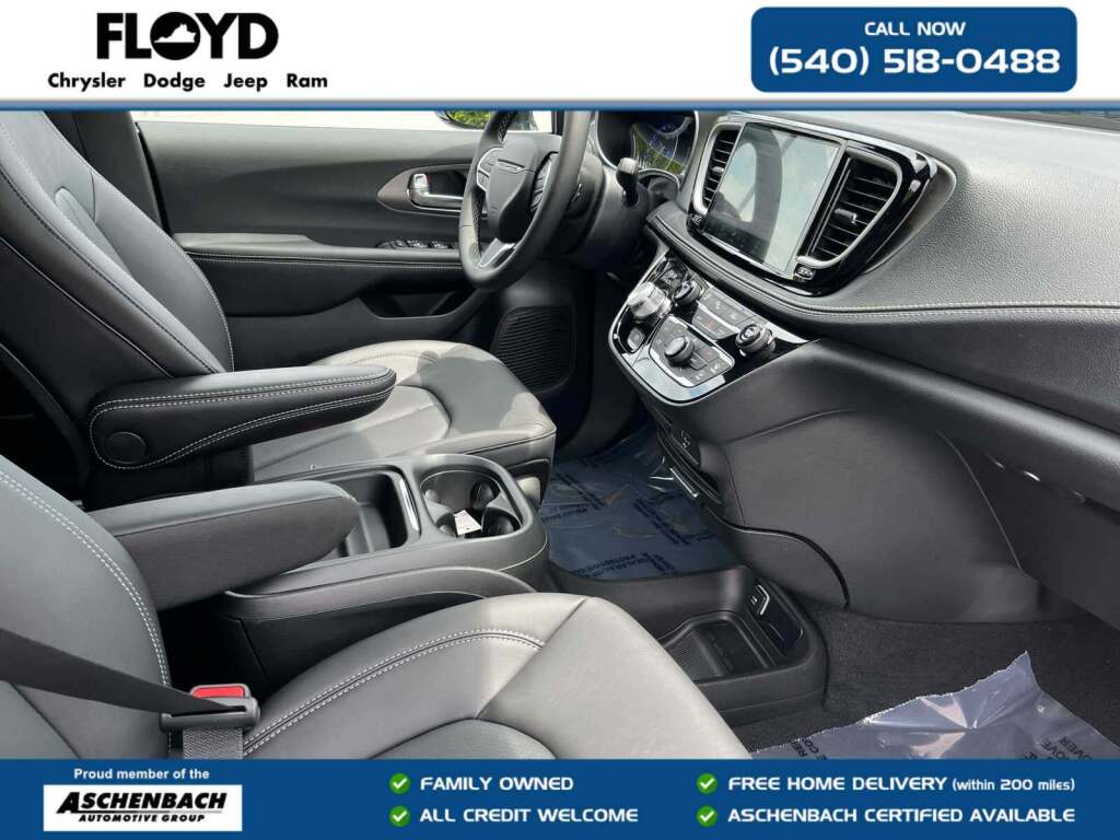 2027 Chrysler Pacifica Select