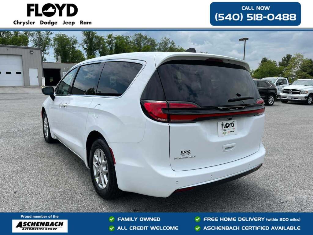 2027 Chrysler Pacifica Select