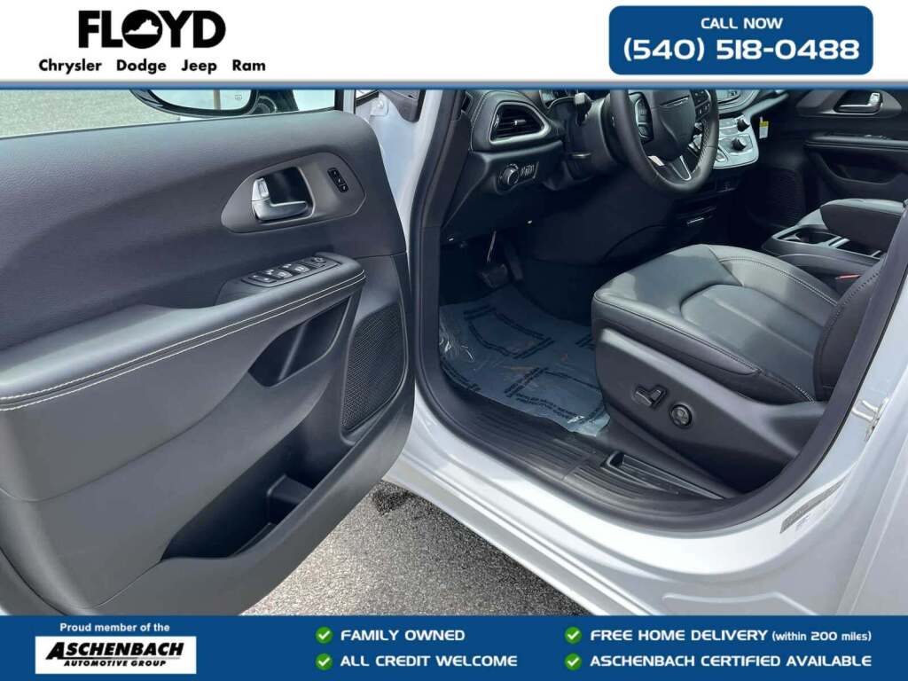 2027 Chrysler Pacifica Select