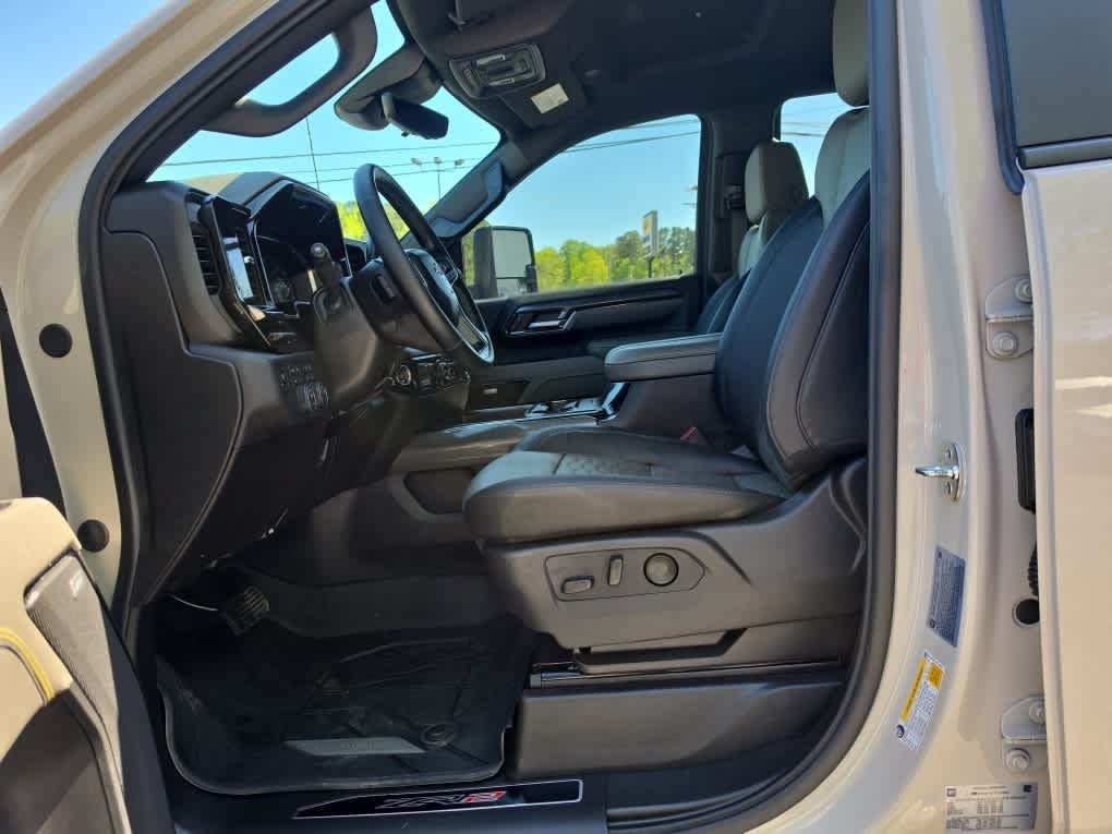 2026 Chevrolet Silverado 2500HD Crew Cab, Standard Bed, XR2, 4WD