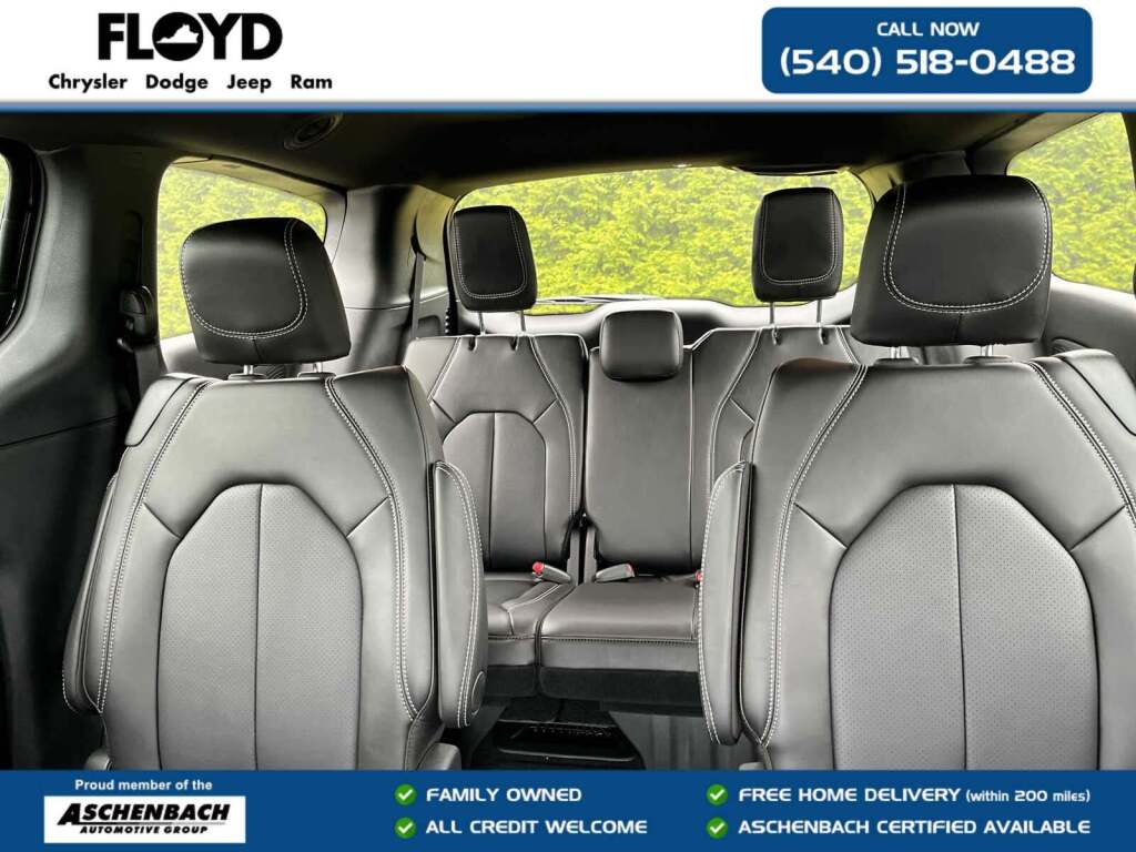 2027 Chrysler Pacifica Select