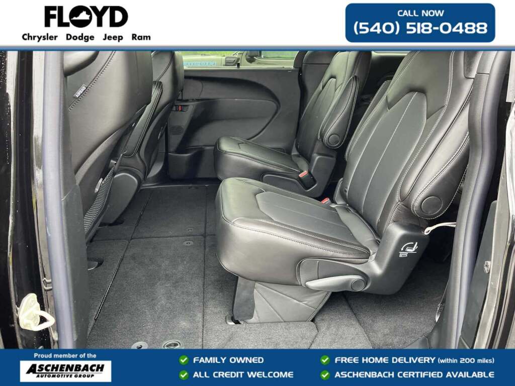 2027 Chrysler Pacifica Select