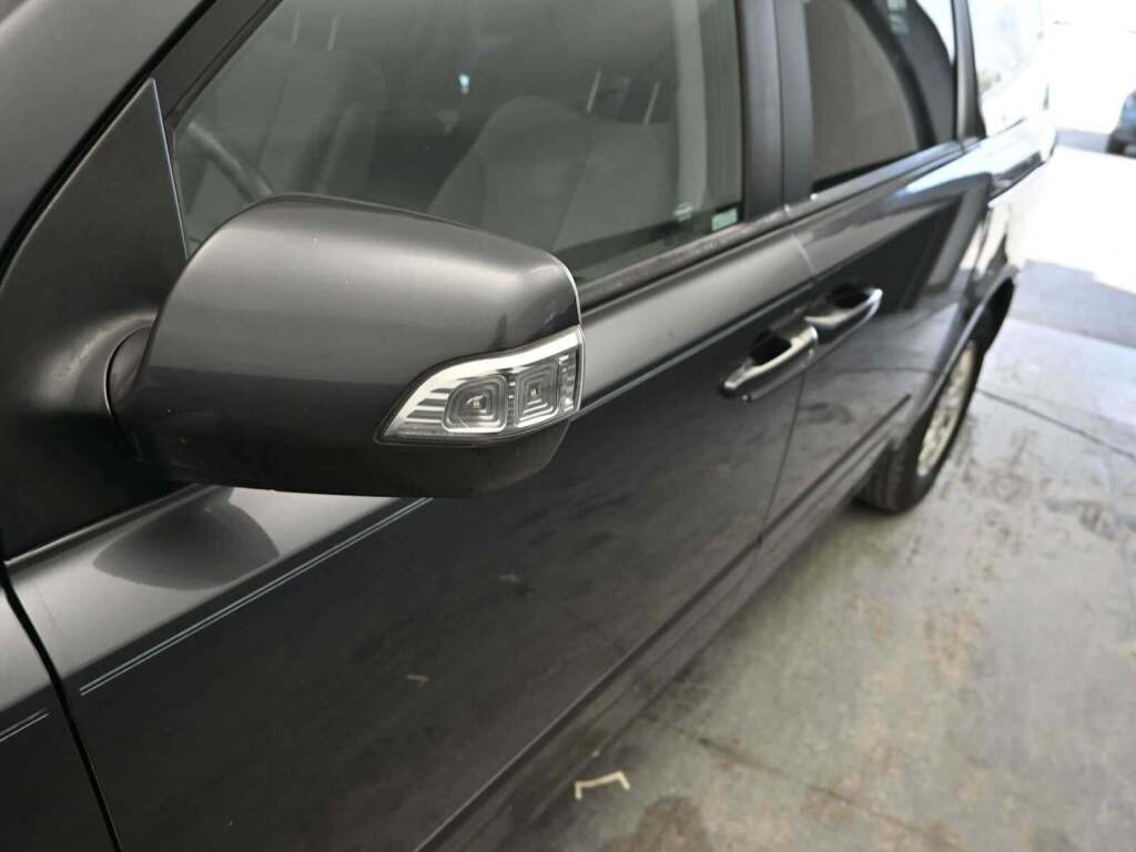 2012 Kia Sedona LX