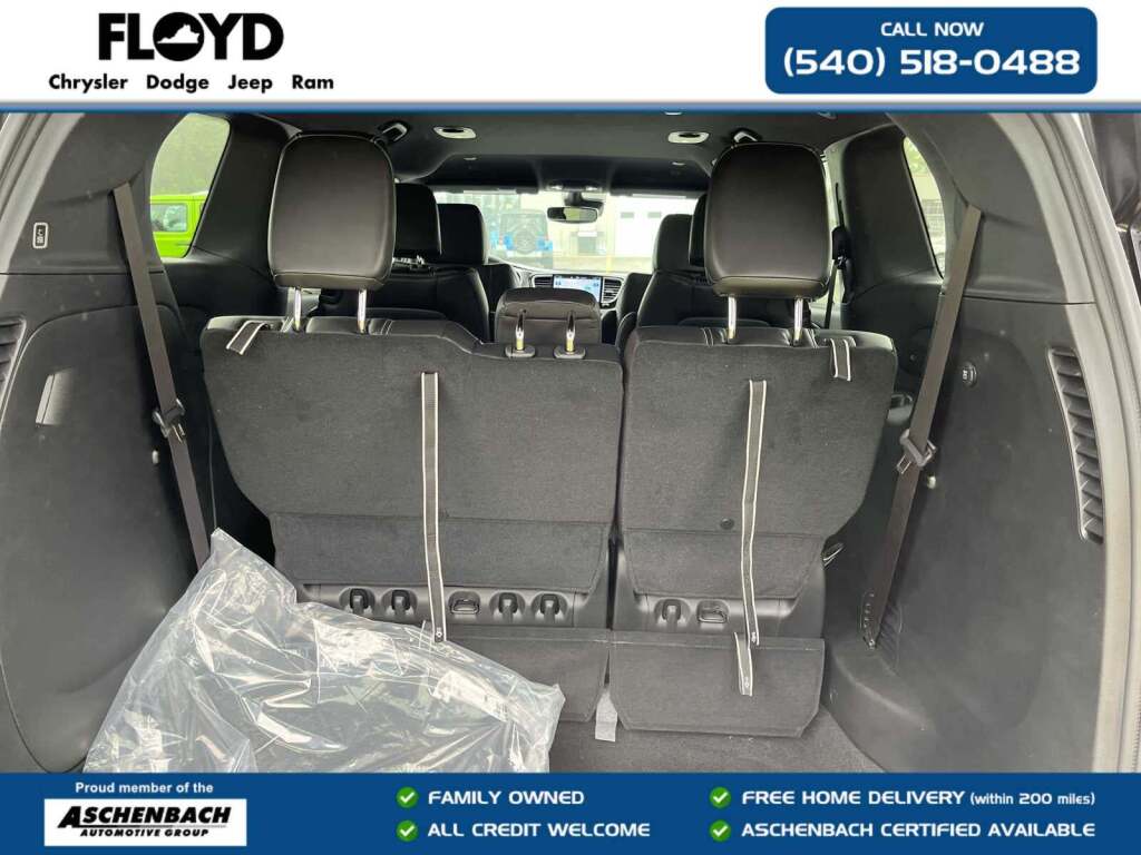 2027 Chrysler Pacifica Select