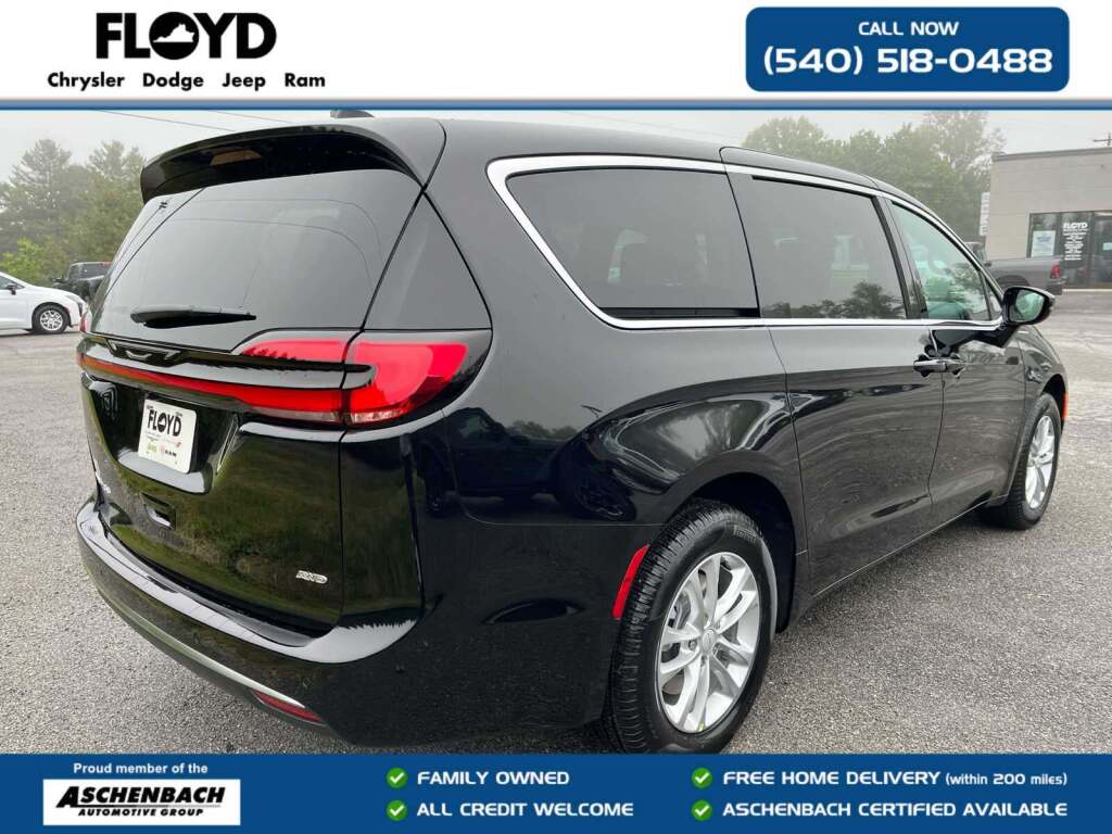 2027 Chrysler Pacifica Select
