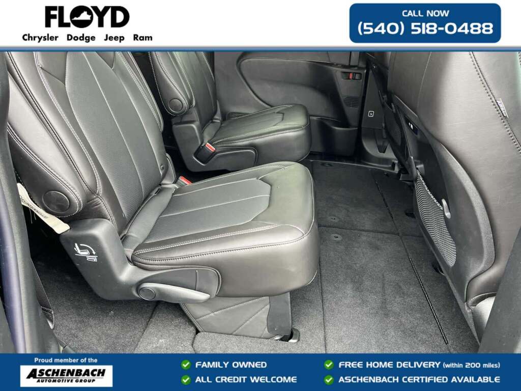 2027 Chrysler Pacifica Select