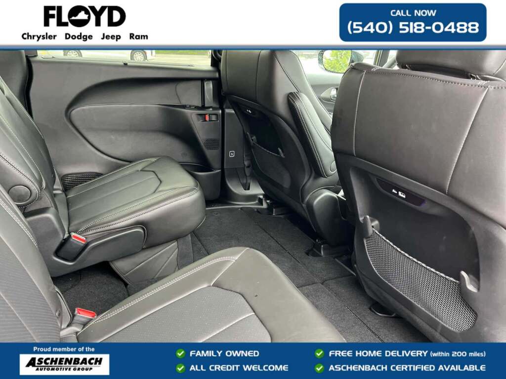 2027 Chrysler Pacifica Select