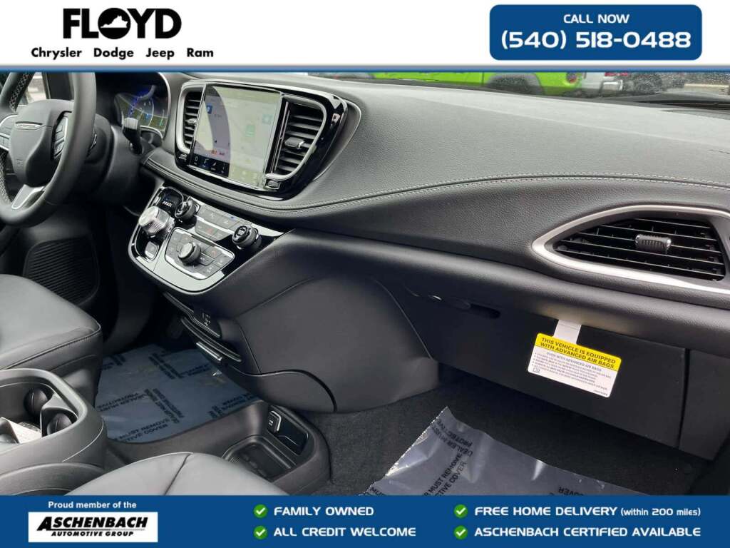 2027 Chrysler Pacifica Select