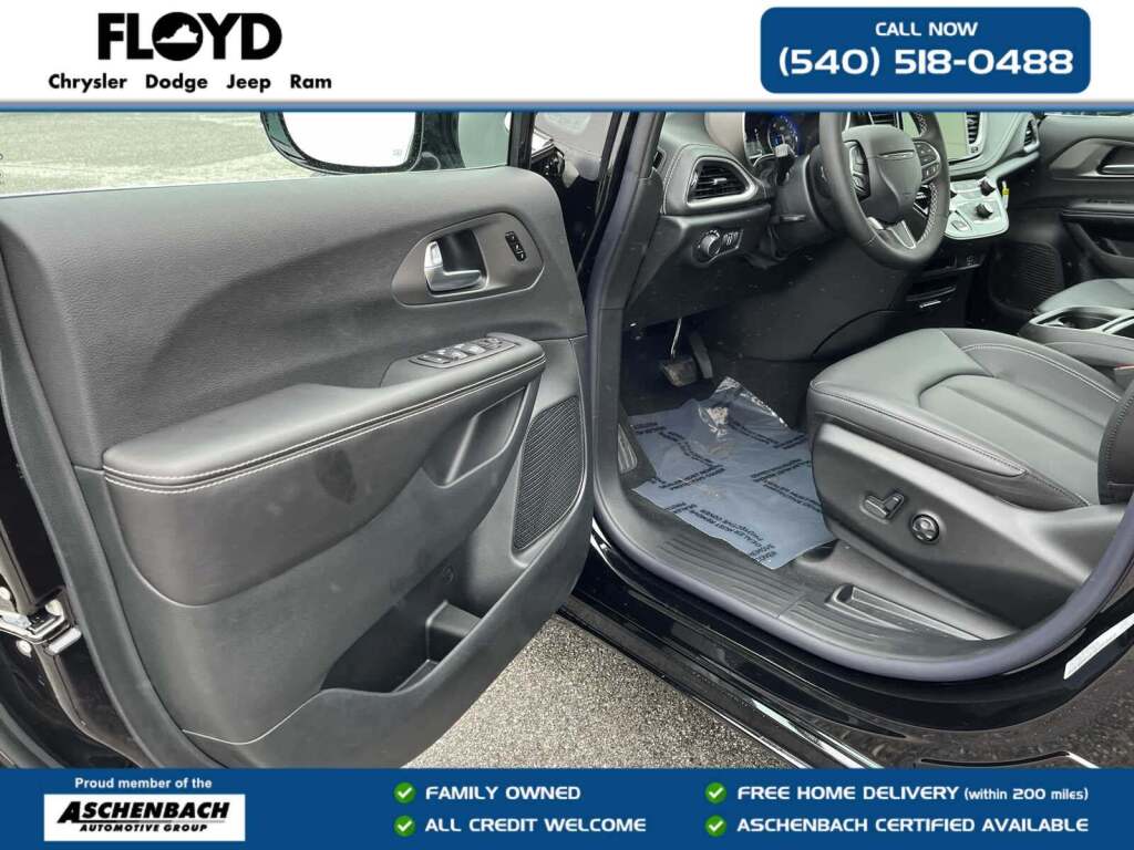 2027 Chrysler Pacifica Select
