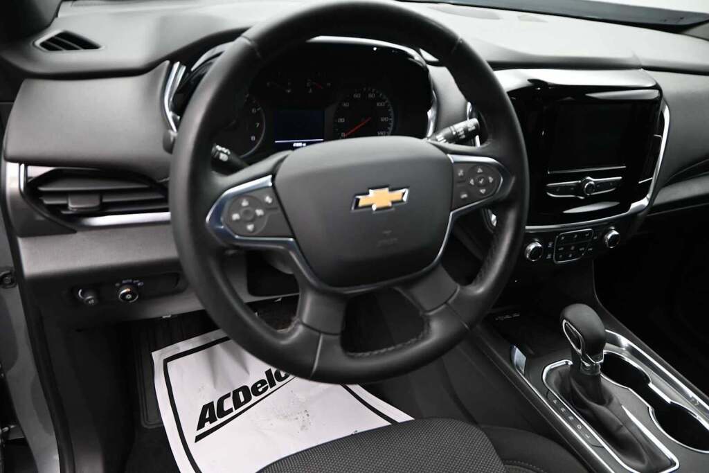 2023 Chevrolet Traverse FWD LT Cloth