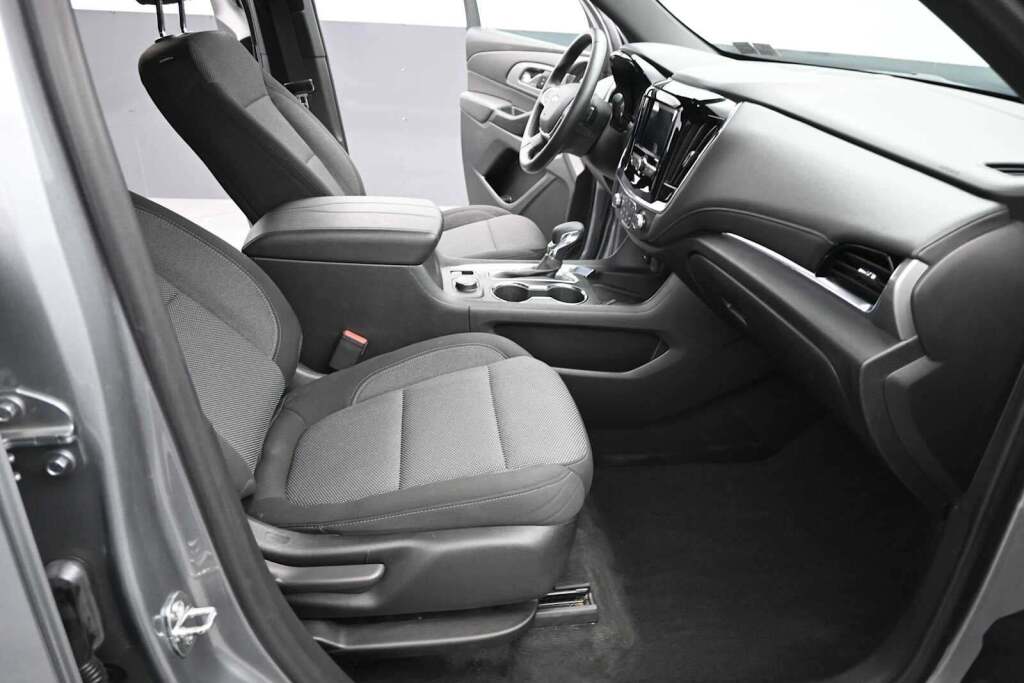 2023 Chevrolet Traverse FWD LT Cloth