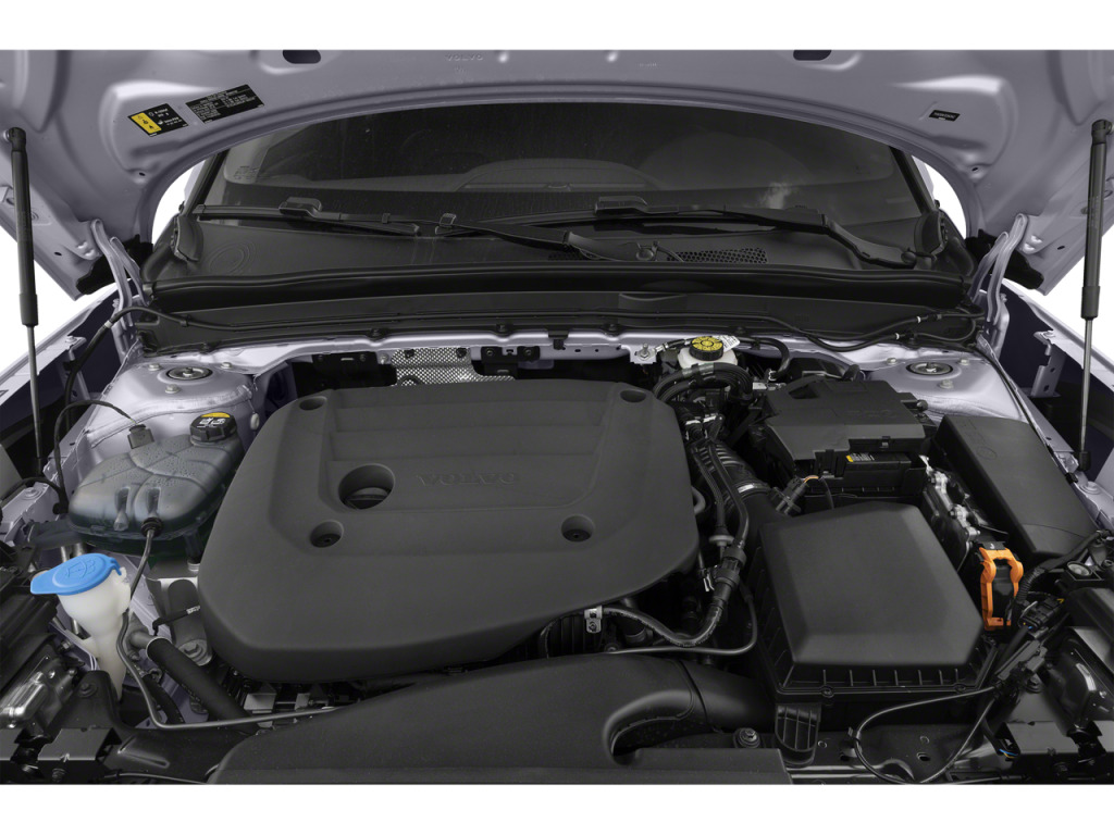 2023 Volvo XC40 B5 Plus Dark Theme