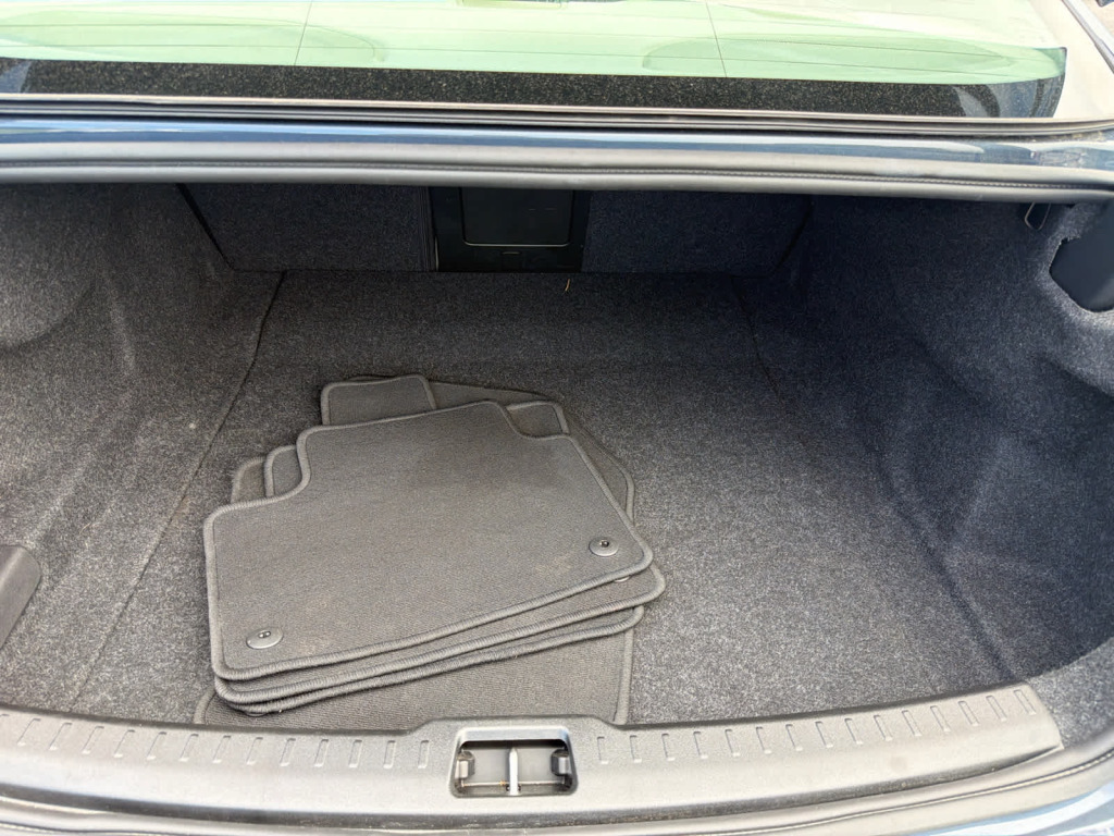 2024 Volvo S60 B5 Plus Dark Theme