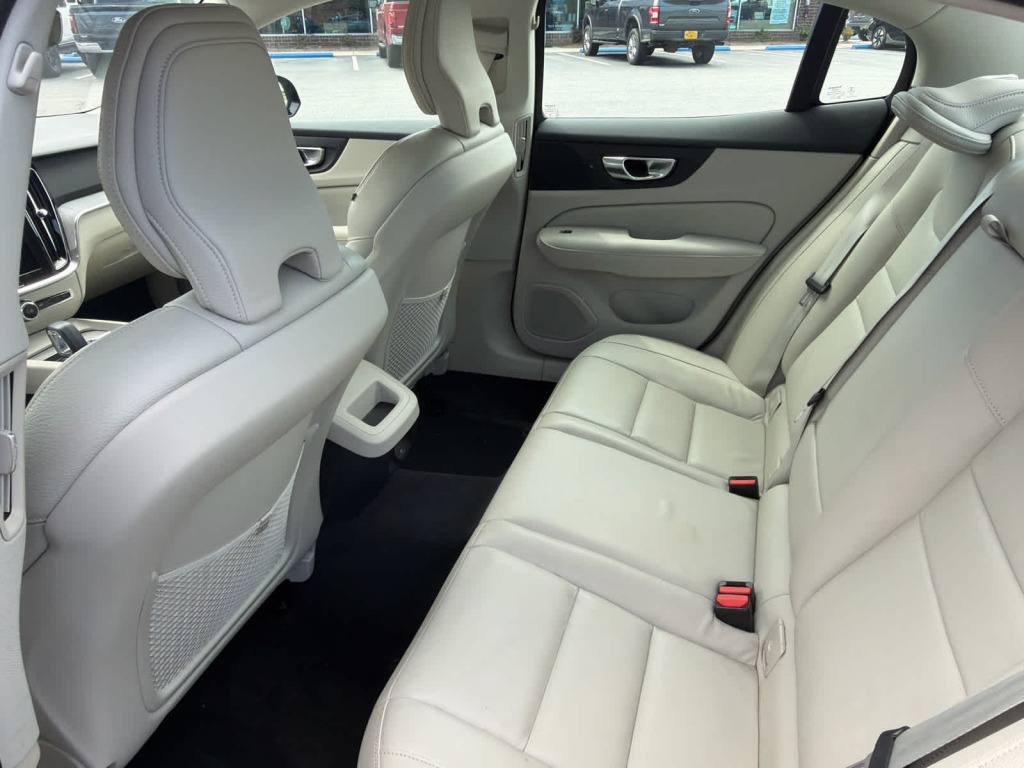 2024 Volvo S60 B5 Plus Dark Theme