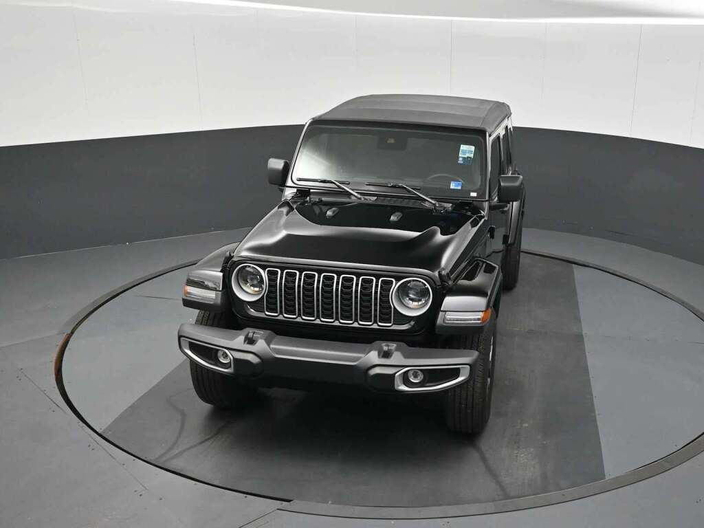 2025 Jeep Wrangler 4-Door Sahara 4x4