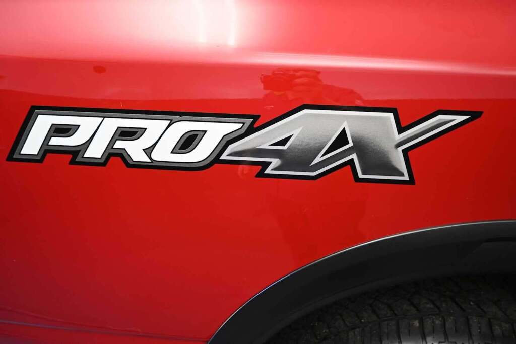 2024 Nissan TITAN Crew Cab PRO-4X 4x4
